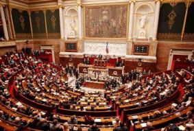L'Assemblea francesa reconeix les 'llengües regionals' en un ensenyament bilingüe