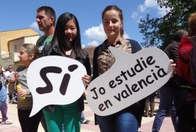 Escola Valenciana denuncia que l'ensenyament en català perilla als instituts